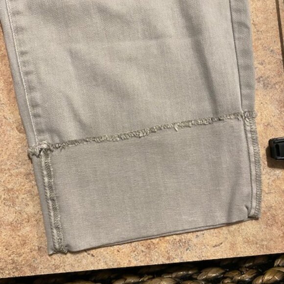 J Jill Capris Sage Green Color.  Womens Size 16 Strech Waist - Picture 5 of 9